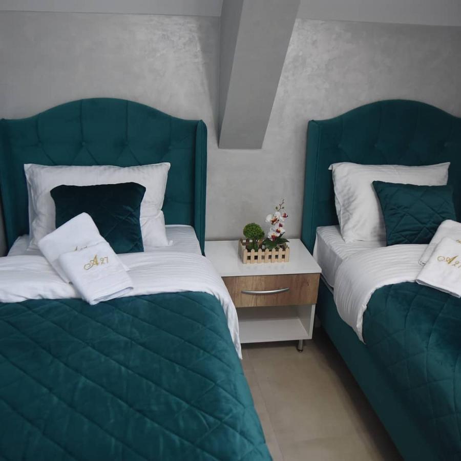 Apartman Aura Hills ズラティボール エクステリア 写真