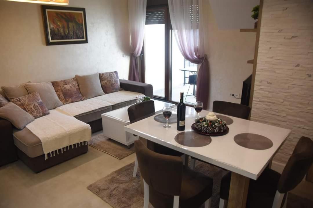 Apartman Aura Hills ズラティボール エクステリア 写真