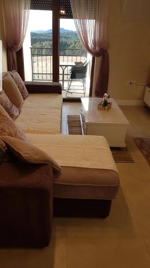 Apartman Aura Hills ズラティボール エクステリア 写真