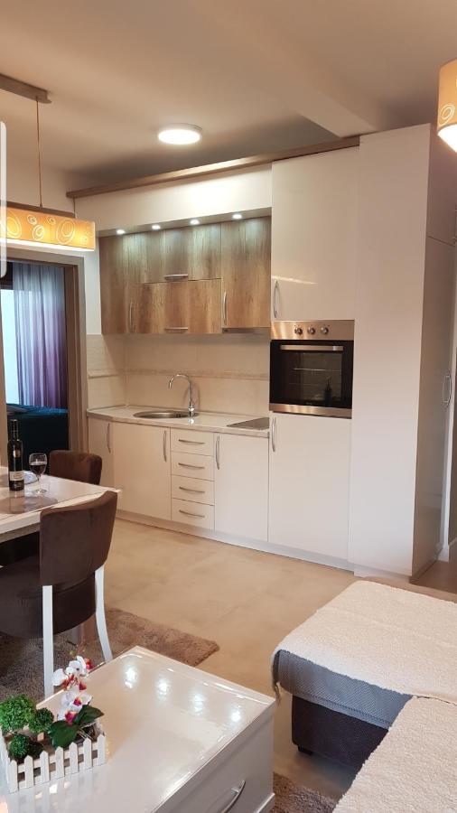 Apartman Aura Hills ズラティボール エクステリア 写真