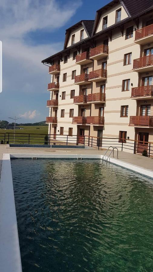 Apartman Aura Hills ズラティボール エクステリア 写真