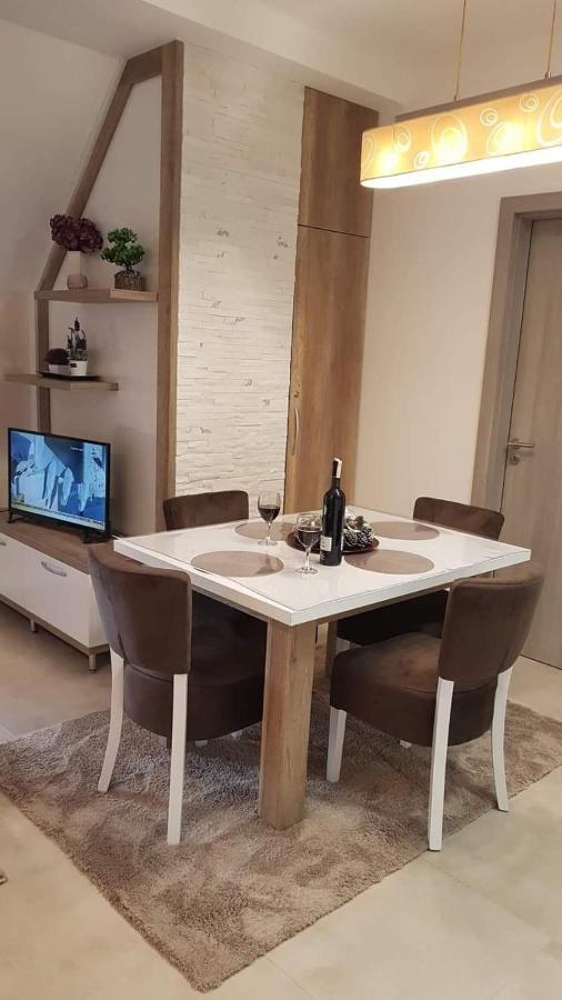 Apartman Aura Hills ズラティボール エクステリア 写真