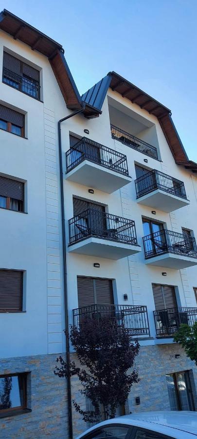 Apartman Aura Hills ズラティボール エクステリア 写真