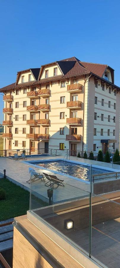 Apartman Aura Hills ズラティボール エクステリア 写真