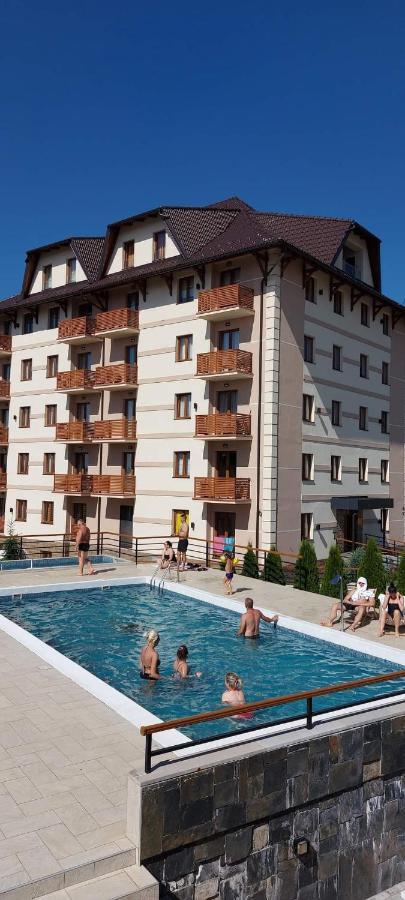 Apartman Aura Hills ズラティボール エクステリア 写真