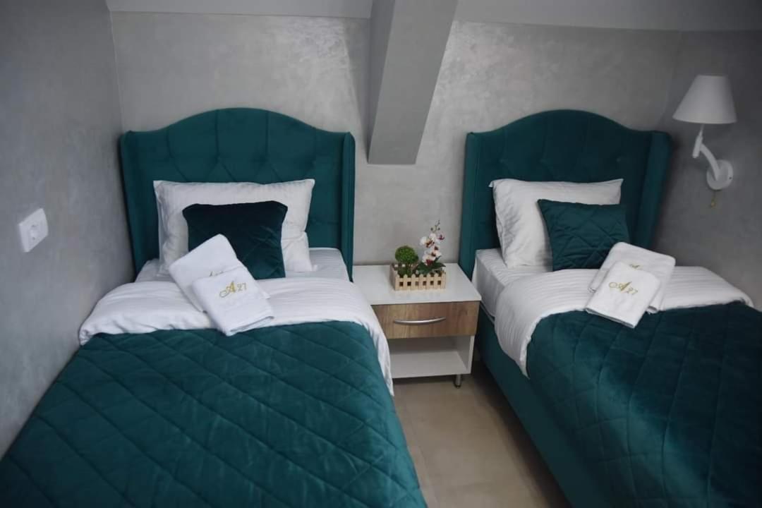 Apartman Aura Hills ズラティボール エクステリア 写真