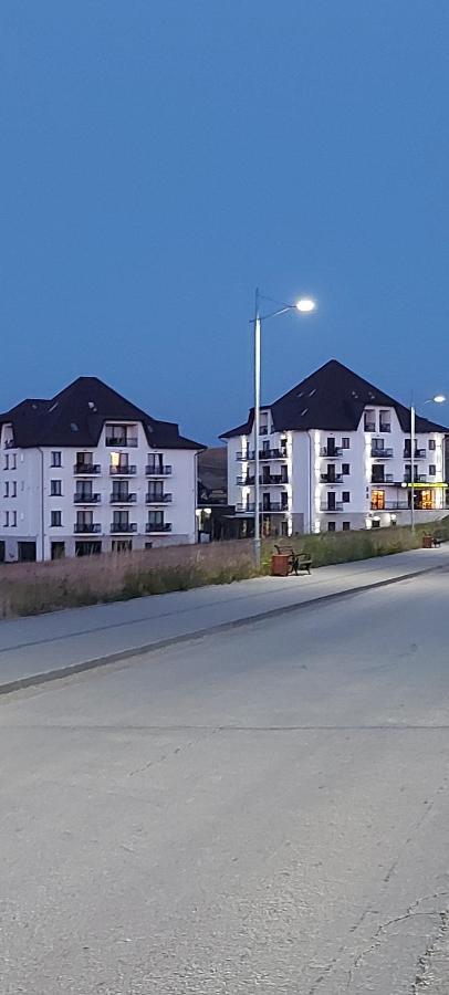 Apartman Aura Hills ズラティボール エクステリア 写真