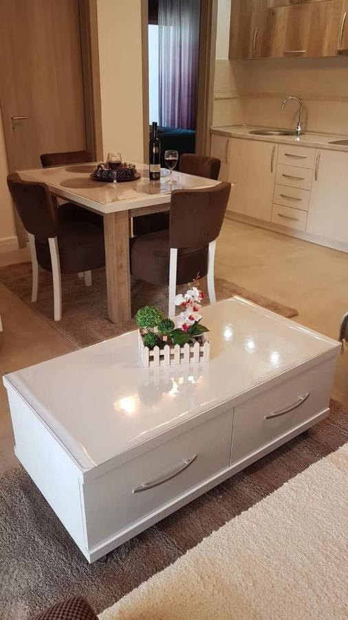 Apartman Aura Hills ズラティボール エクステリア 写真
